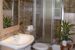Badezimmer der Ferienwohnung für 4 Personen in Land Kamerun